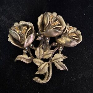 Gold Tone Flower Bouquet Brooch
